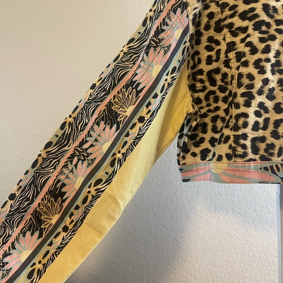 Leopard Print Cropped Light Denim Jacket Size XL NWT - Picture 4 of 6